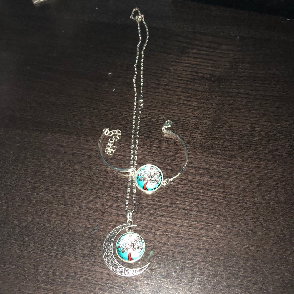 Necklace & bracelet